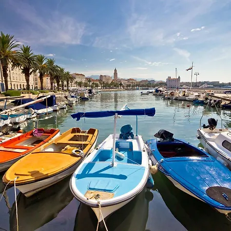 Apartment Center Gold With Private Garage Split