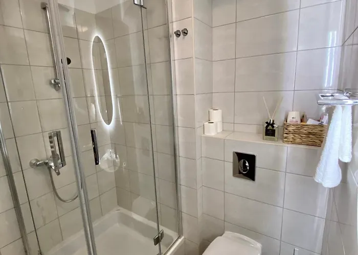 Center Gold With Private Garage Apartment Split