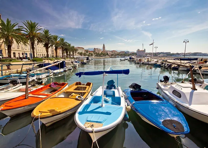 Apartment Center Gold With Private Garage Split